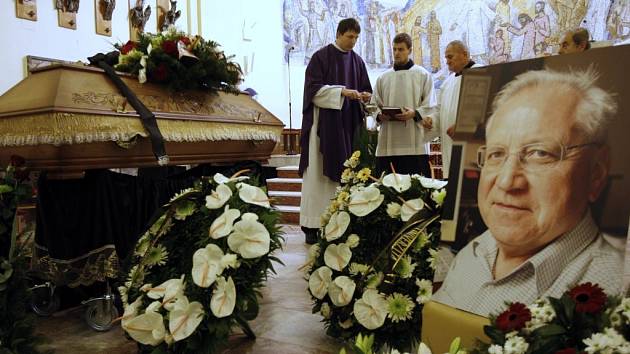 Smuteční rozloučení s Petrem Hlaváčkem v kostele ve Zlíně.