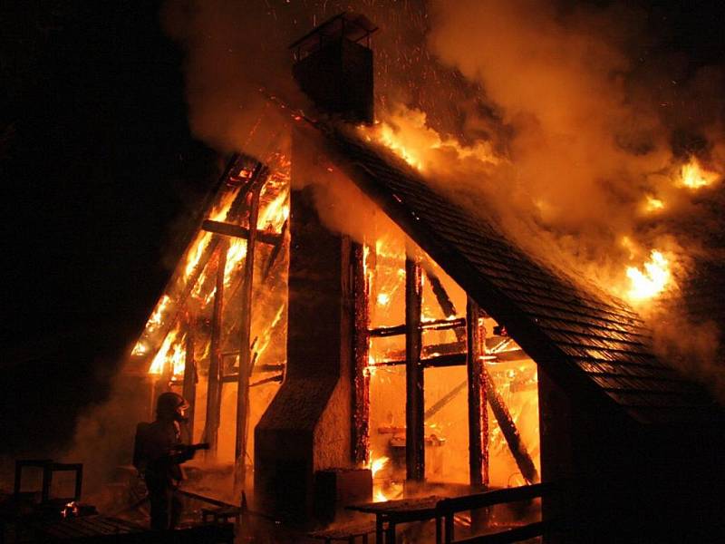 Ve Zlíně na Kocandě došlo k rozsáhlému požáru známé restaurace.