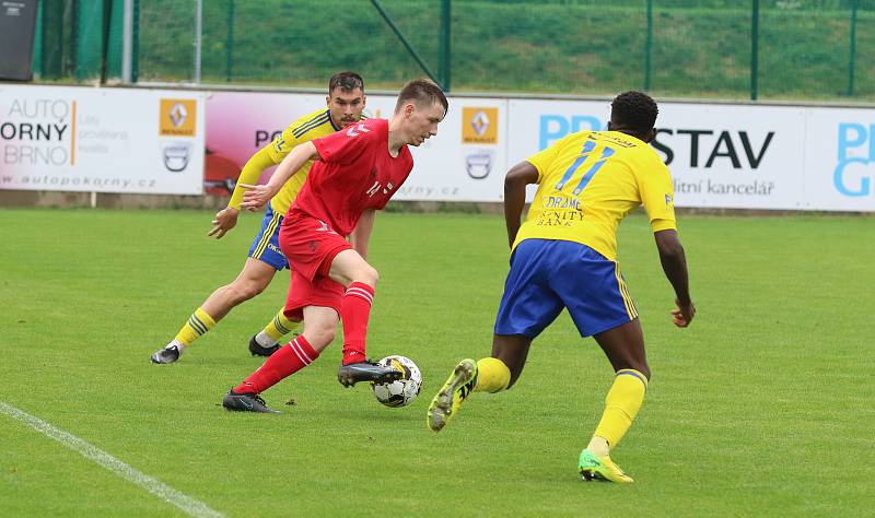 Fotbalisté Zlína (žluté dresy) ve 2. kole MOL Cupu zvítězili na hřišti divizního Startu Brno 3:0