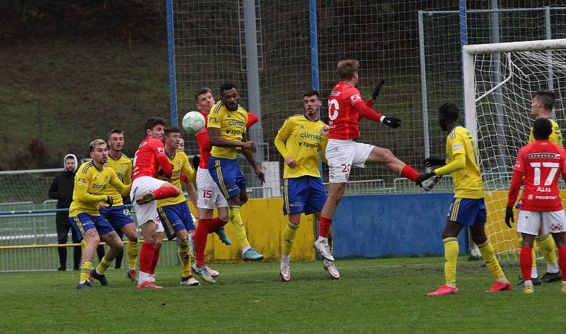 Fotbalisté Zlína (žluté dresy) v prvním zápase zimní Tipsport ligy podlehli Zbrojovce Brno 0:2.