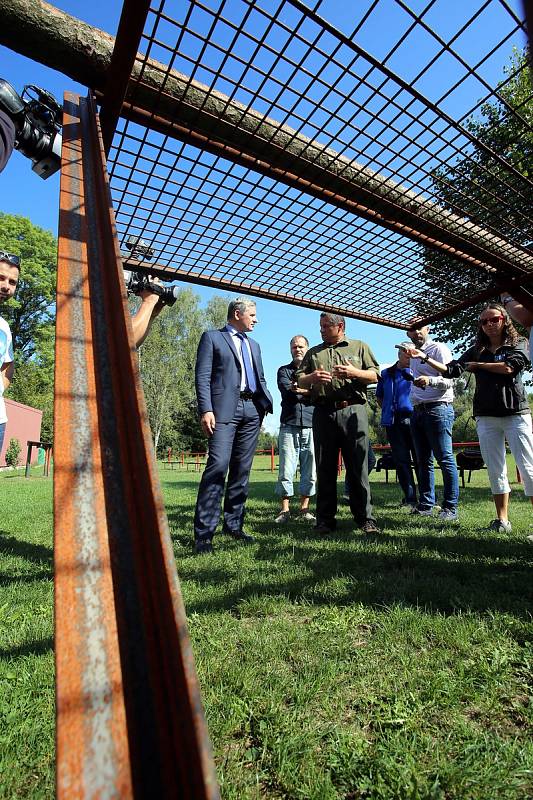 Odchytové klece na divočáky na myslivecké střelnici ve Zlíně.