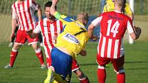 Fotbalisté Zlína B (ve žlutém) prohráli doma S Hulínem 0:1. 