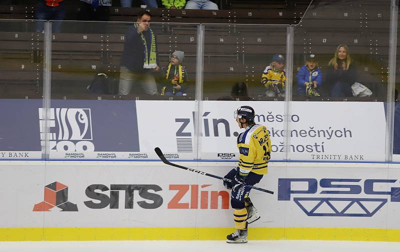 Hokejisté Zlína (žluto-modré dresy) ve středu prohráli s Prostějovem 1:2 po prodloužení.