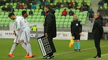 Karviná (v bílém) porazila  Zlín 2:0