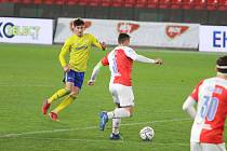 Fotbalisté Zlína (žluté dresy) prohráli v osmifinále MOL Cupu s pražskou Slavií 1:3 a v celostátním poháru skončili.