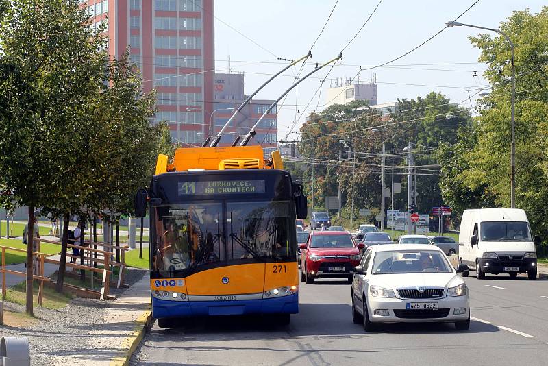 Oprava a náhradní provoz zastávky MHD na ulici Štefánikova ve Zlíně.