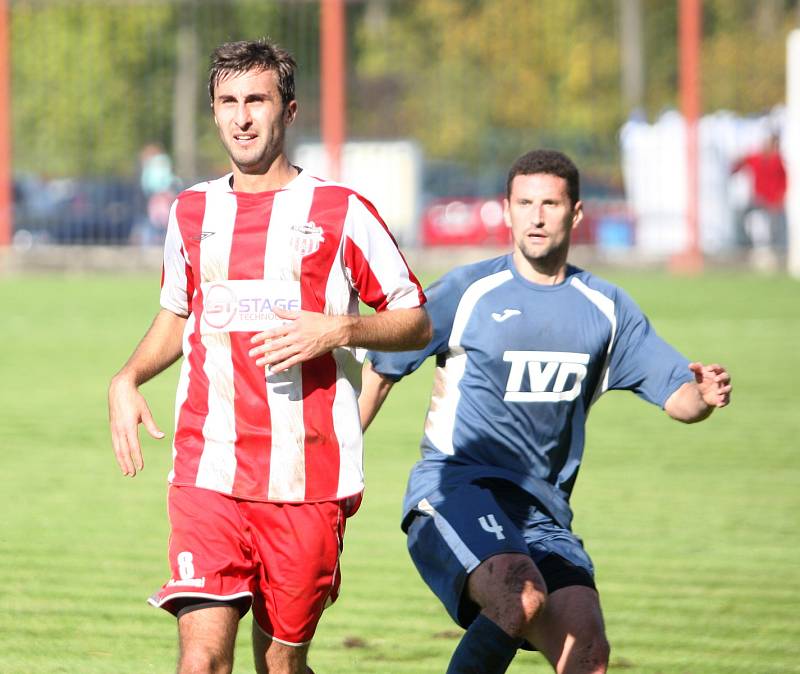 Fotbalisté Brumova (bílo-červení) v 11. kole divize E remizovali v derby se Slavičínem 1:1.