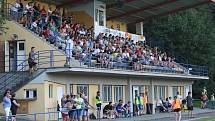 Dvizní fotbalisté Slavičína (v modrém) v rámci středečního 1. kola MOL Cupu doma vyřadili třetiligový Frýdek-Místek v prodloužení 3:2. 