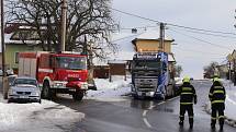 Nehoda autobusu , který naboural rodinný dům v Haluzicích.