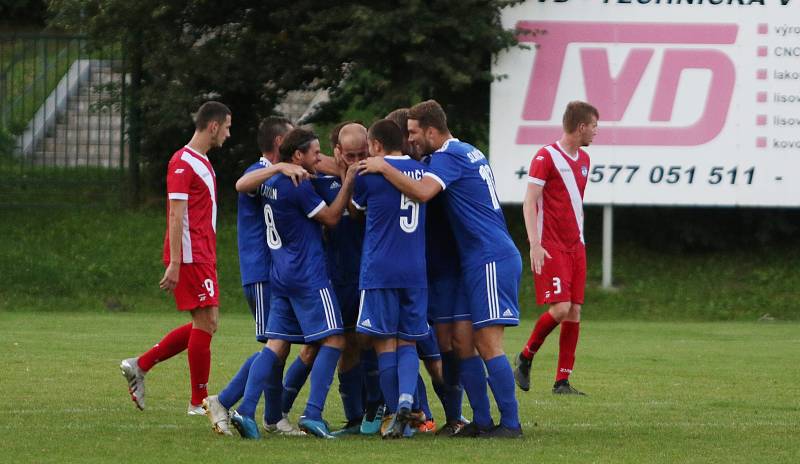 Fotbalisté Slavičína (v modrých dresech) ve středu v rámci 1. kola Mol Cupu vyzvali Frýdek Místek.