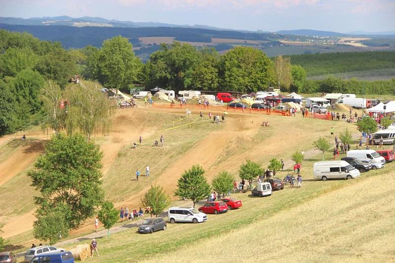 Ve Žlutavě se na závodech utkali motokrosaři.