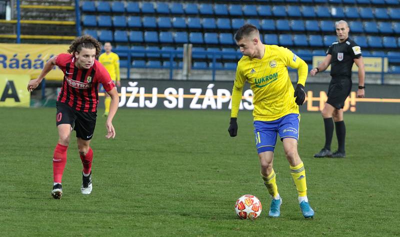 Fotbalisté Zlína (ve žlutých dresech) zakončili dlouhou podzimní části sobotním domácím zápasem s Opavou.