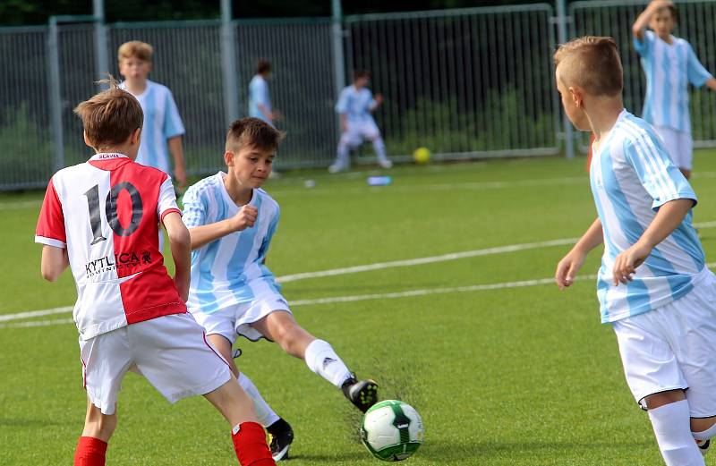 Fotbal McDonlads Cup. Krajské kolo Vršava Zlín. ZŠ Slovan Kroměříž (červeno bílý) - ZŠ Komenského Zlín starší