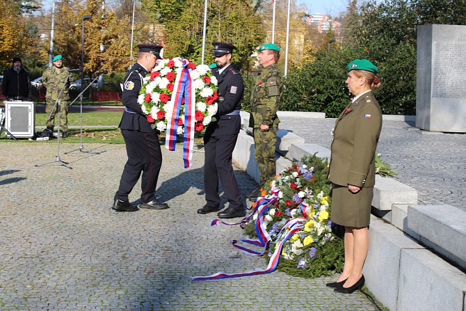 Slavnostní akt předávání praporu aktivním zálohám se konal v Den válečných veteránů 11. listopadu.
