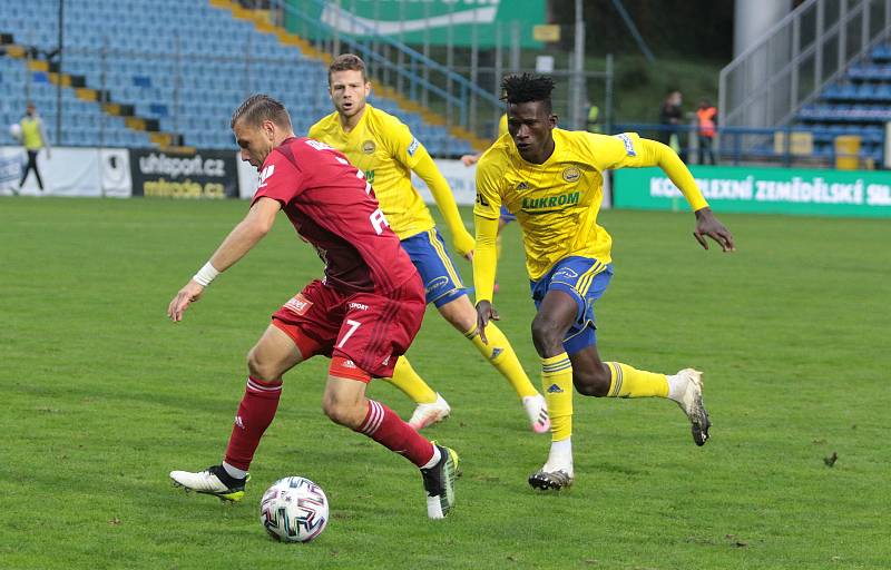 Fotbalisté Zlína (ve žlutých dresech) prohráli v 5. kole FORTUNA:LIGY se Sigmou Olomouc 0:1