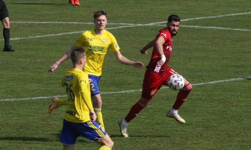 Fotbalisté Zlína (ve žlutých dresech) se v reprezentační přestávce utkali se Sigmou Olomouc.