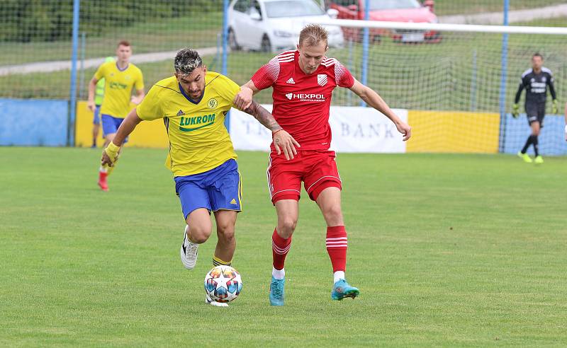 Fotbalisté Zlína B (žluté dresy) ve 2. kole MSFL otočili domácí duel s Uničovem, který porazili gólem Koviniće  2:1.