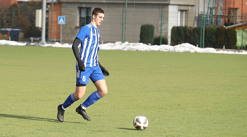 Fotbalisté Kvítkovic (modrobílé dresy) v přípravném utkání nestačili na Púchov.