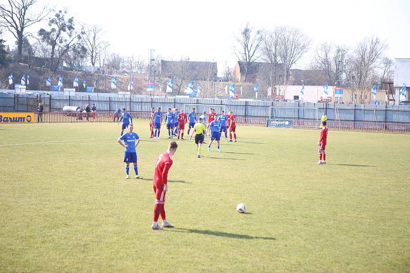 Fotbalisté Otrokovic (modré dresy) ve 20. kole MSFL prohráli s Olomoucí "B" prohráli vysoko 0:5.