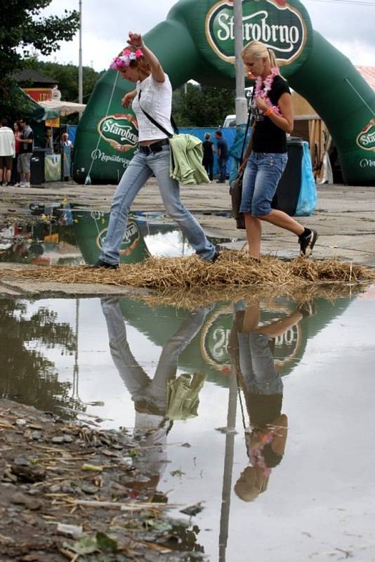 Vizovické Trnkobraní 2012. Kaluže po dešti