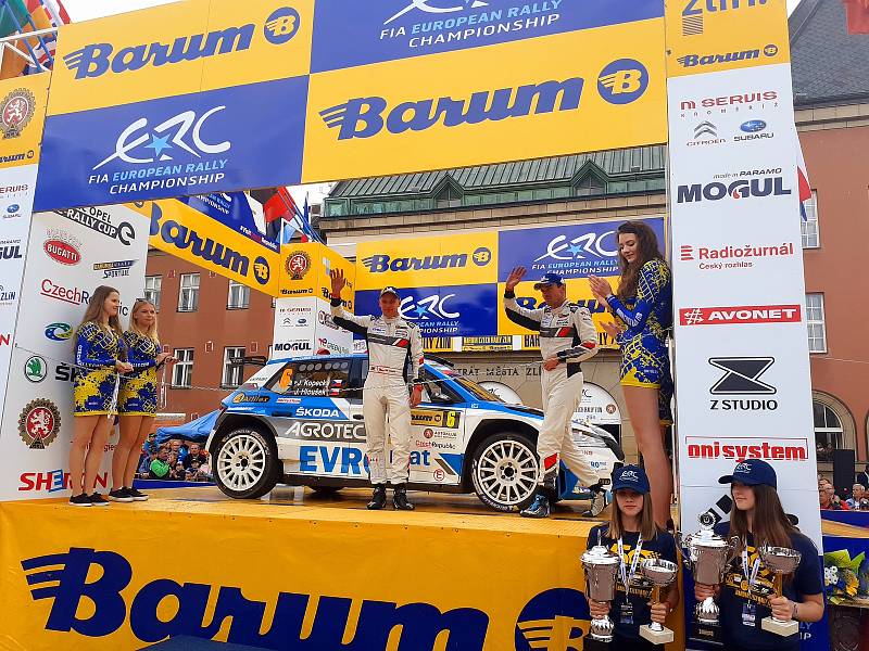 Vítězem 50. ročníku Barum Czech Rally Zlín se stal Jan Kopecký. Letošní barumku přišly na náměstí Míru ve Zlíně zakončit stovky  lidí. 29. srpna 2021