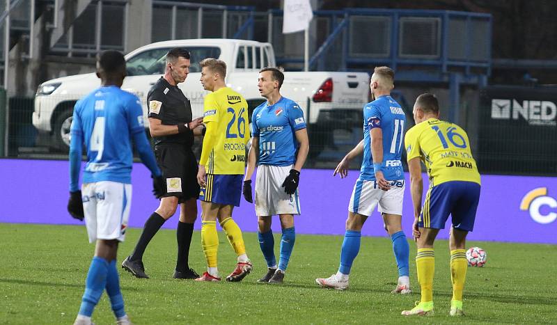 Fotbalisté Zlína (žluté dresy) v 16. kole FORTUNA:LIGY remizovali s Baníkem Ostrava 2:2.