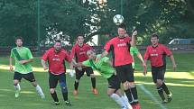 Fotbalisté Slopného (zelené dresy) si v Lize4 poradil s Drnovicemi, které díky hattricku Martina Váni zdolal 3:2. Foto: pro Deník/Jan Zahnaš