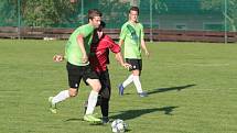 Fotbalisté Slopného (zelené dresy) si v Lize4 poradil s Drnovicemi, které díky hattricku Martina Váni zdolal 3:2. Foto: pro Deník/Jan Zahnaš