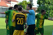 Fotbalový duel 24. kola krajského přeboru v Napajedlech (žlutozelení) branku nepřinesl a tak se domácí rozešli se Slušovicemi smírně 0:0.