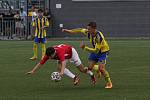 Fotbalisté Uherského Brodu (červené dresy) zvítězili v předkole MOL Cupu nad domácím Baťovem 5:0.