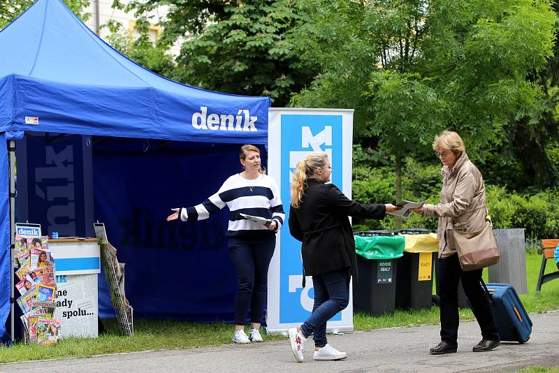 59. ZLÍN FILM FESTIVAL 2019 - Stánek Deníku v sadu Svobody.