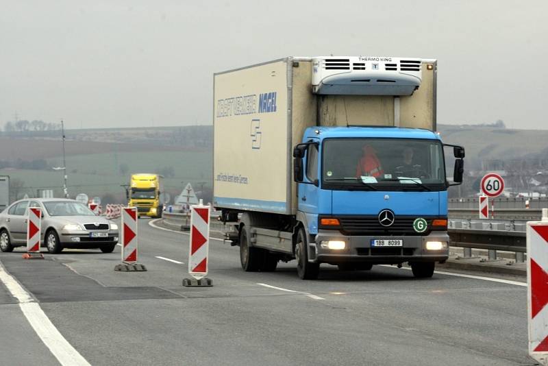 Úprava vedení provozu na dálnici D55 v úseku nájezdu od Zlína po sjezd na Otrokovice (exit 32 – exit 30, v obou směrech)