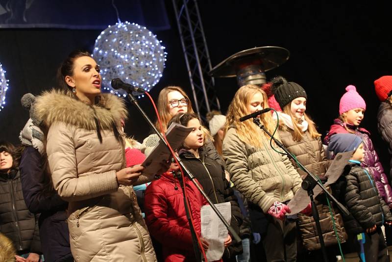 Česko zpívá koledy na náměstí Míru ve Zlíně