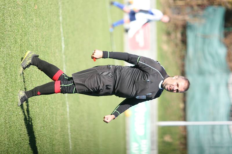 Fotbalisté Příluk (v červeném) ve 13. kole I. B třídy skupiny A doma podlehli Dolní Bečve 2:5.