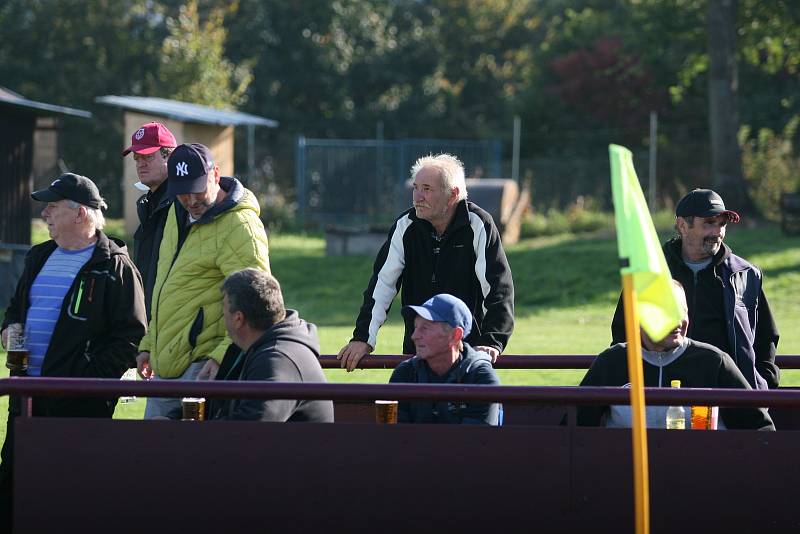 Fotbalisté Louk v rámci 10. kola I. B třídy skupiny B dokázali porazit Chropyněi 3:1, díky třem trefám Sebastiána Kuny.