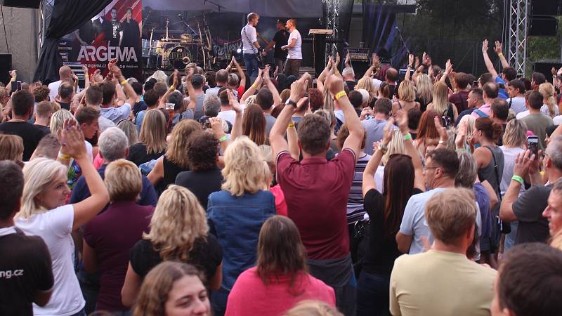 Narozeninový Megakoncert kapely Reflexy na otrokovickém Štěrkáči. Mezi hosty byla kapela Argema, Alžběta Kolečkářová i slovenská kapela Heleniné oči