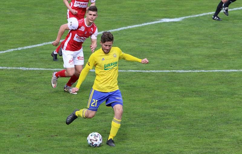 Fotbalisté Zlína (ve žlutých dresech) se ve 29. kole  FORTUNA:LIGY utkali s Pardubicemi. Foto: Jan Zahnaš