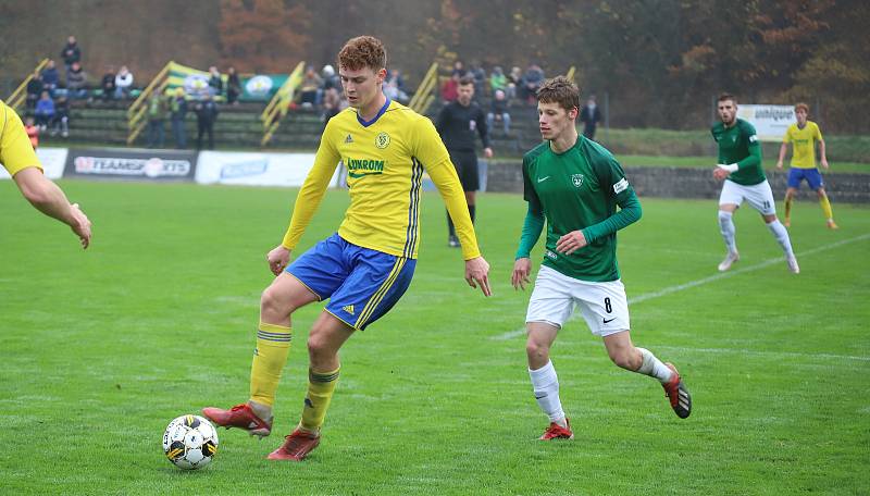 Fotbalisté Zlína B (žluté dresy) v posledním domácím zápase podzimní části třetí ligy podlehli Hlučínu 2:3.