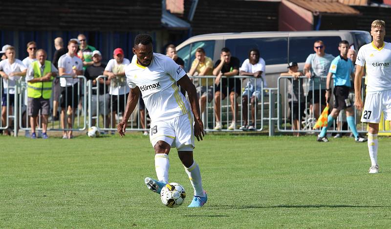 Fotbalisté Zlína (bílé dresy) ve středečním přípravném zápase přehráli druholigový Vyškov 3:0.