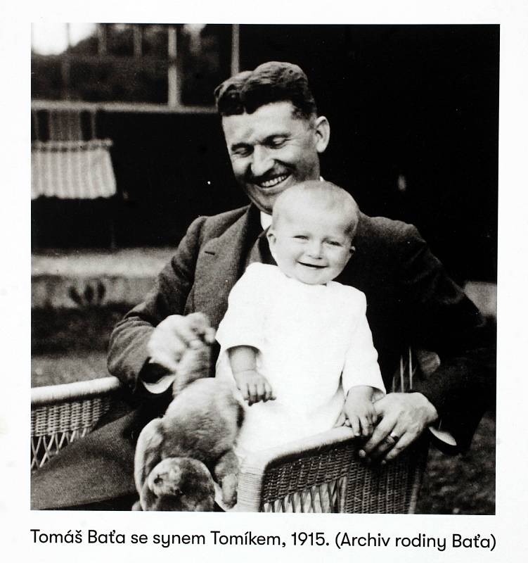 Tomáš Baťa v roce 1915 se synem Tomíkem. Ani rodinné vztahy u Baťů neunikly v Botostroji důkladnému zkarikování