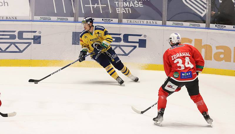 Hokejisté Zlína nestačili na Pardubice B 2:3. Na snímku Mrázek a Zdráhal.