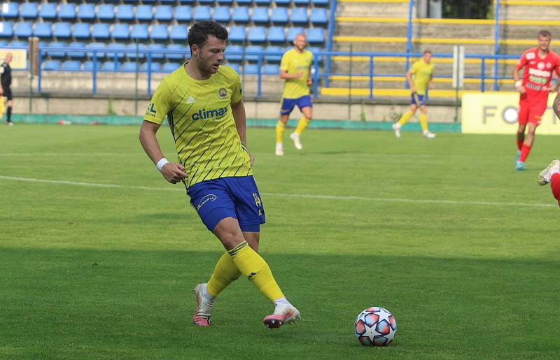 Fotbalisté Zlína (žluté dresy) v posledním přípravném zápase jen remizovali s brněnskou Zbrojovkou 1:1.