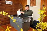 V obci Dolní Lhota na Luhačovicku přišli v sobotu 9. dubna její obyvatele opětovně zvolit své obecní zastupitele.