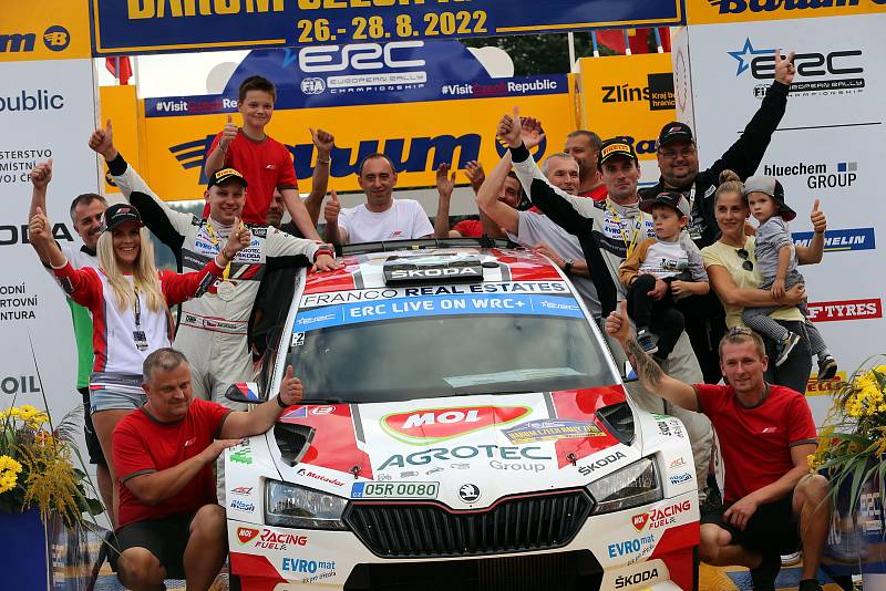 Slavnostní vyhlášení výsledků 51. ročnku Barum Czech Rally Zlín před radnicí. Z prvenství se posedmé v řadě, po desáté celkově, radoval Jan Kopecký.