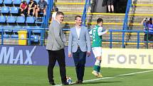 Fotbalisté Zlína (žluté dresy) zakončili letošní sezonu domácí remízou s Jabloncem 1:1.