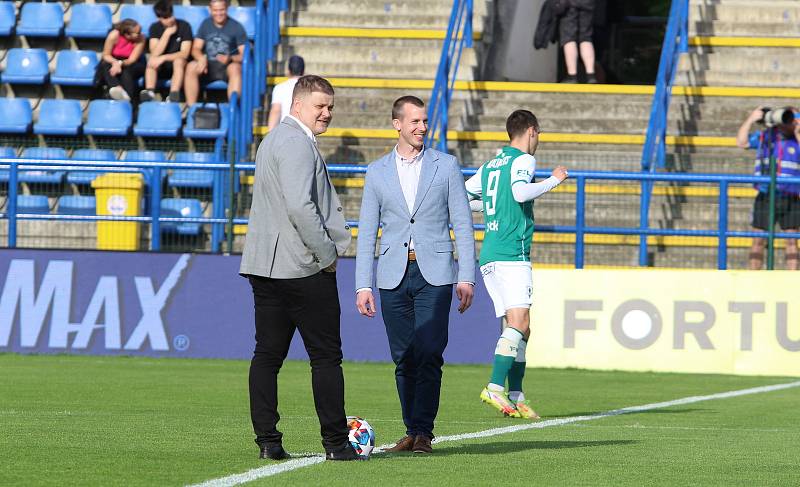 Fotbalisté Zlína (žluté dresy) zakončili letošní sezonu domácí remízou s Jabloncem 1:1.