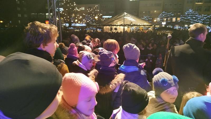 Česko zpívá koledy na náměstí Míru ve Zlíně 11. 12. 2019