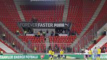 Fotbalisté Zlína (žluté dresy) ve 2. kole FORTUNA:LIGY prohráli se Slavií Praha 1:4.