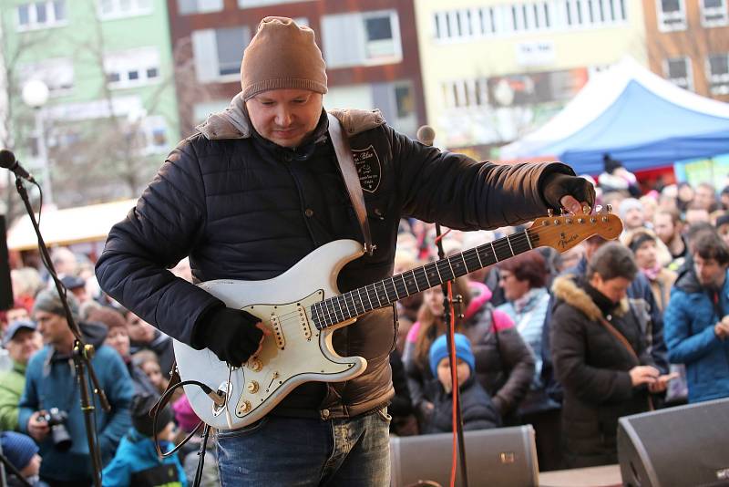 Velikonoční jarmark na náměstí Míru ve Zlíně.Koncert skupiny Fleret