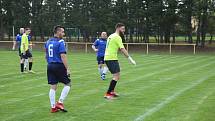 Fotbalisté Mladcové (žluté dresy) v semifinále KFS prohráli s Kateřinicemi 1:3.